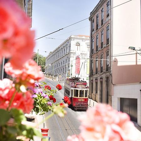 Hotel Residencial Valentina Lissabon Exterior foto Lisbon tram