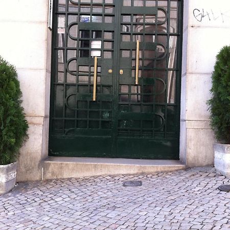 Hotel Residencial Valentina Lissabon Exterior foto Entrance to the Embassy of the Republic of Korea in Lisbon